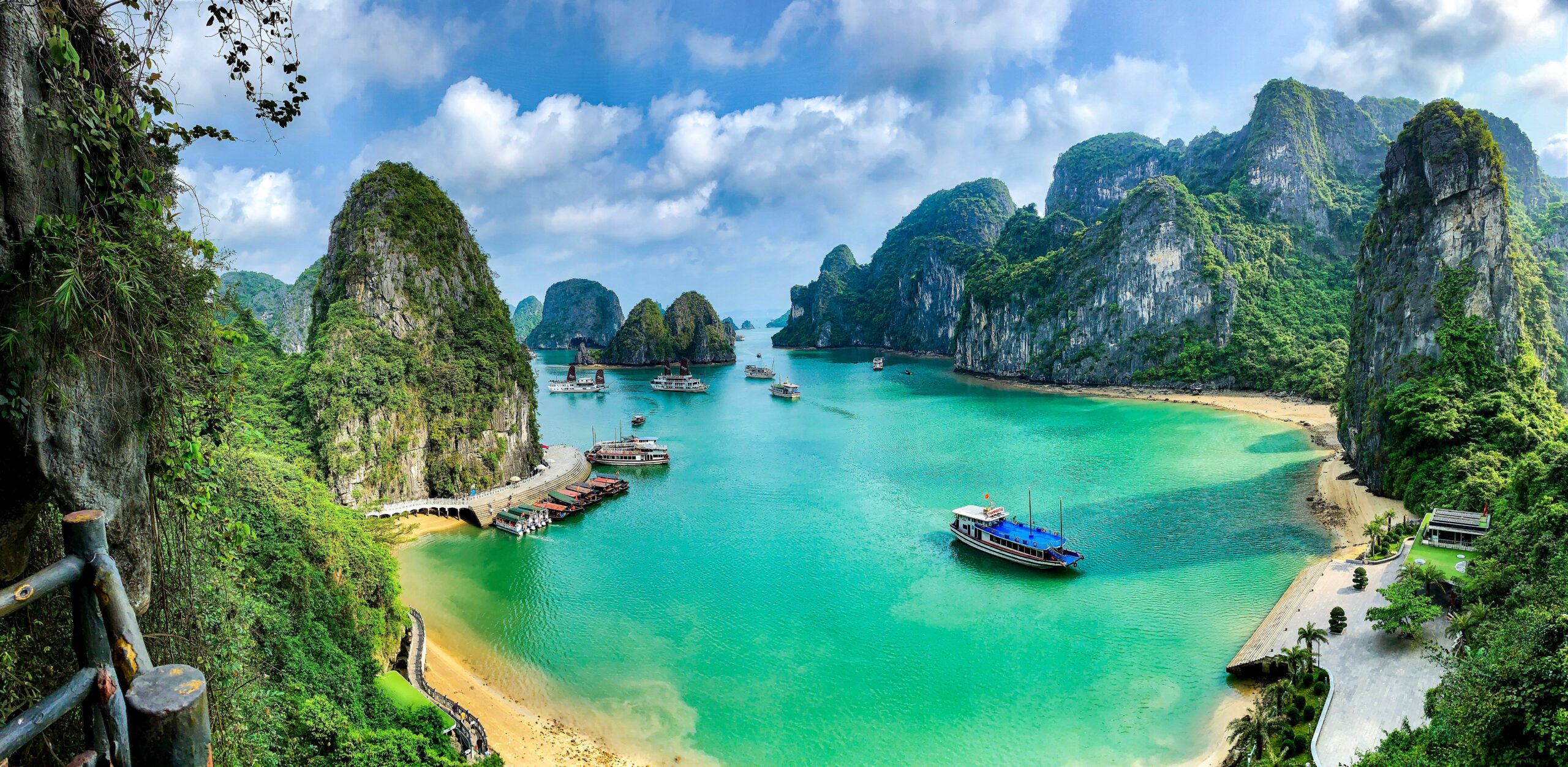 Explore Vietnam travel with Halong Bay views